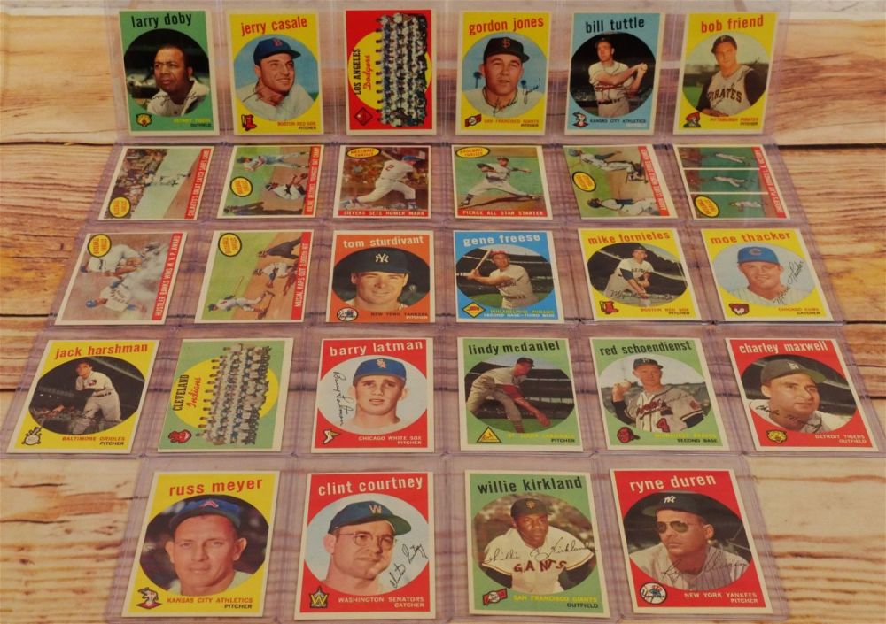 Lot 234: Lot of 28 Topps 1959 Baseball Cards