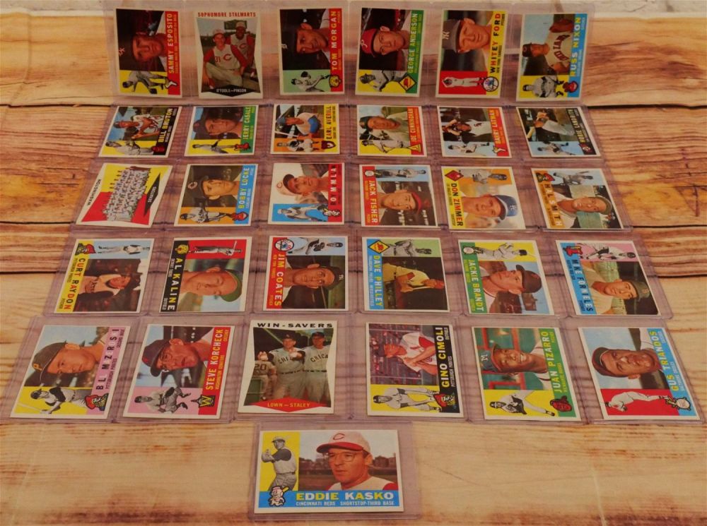 Lot 243: Lot of 30 Topps 1960 Baseball Cards