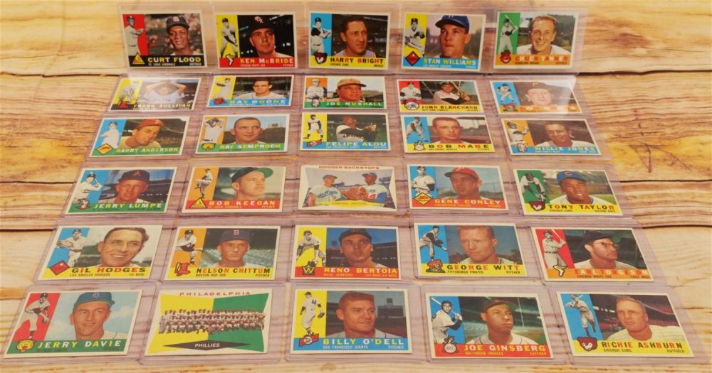 Lot 253: Lot of 30 Topps 1960 Baseball Cards