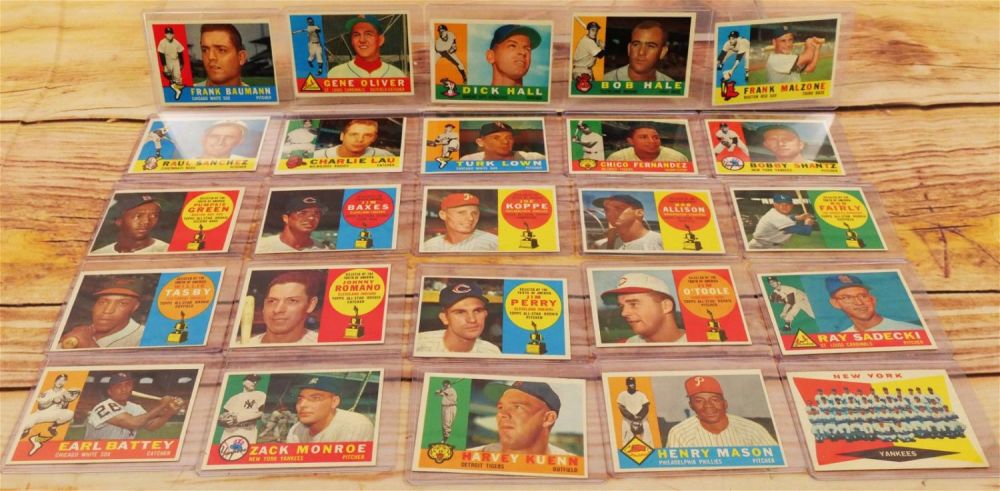 Lot 255: Lot of 25 Topps 1960 Baseball Cards
