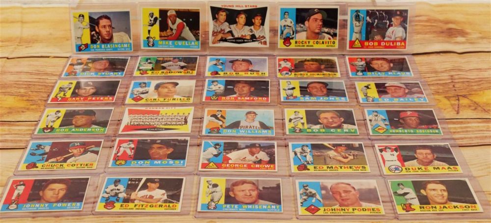 Lot 261: Lot of 30 Topps 1960 Baseball Cards