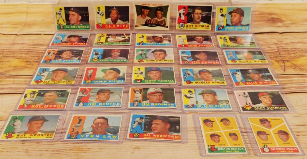 Lot 262: Lot of 30 Topps 1960 Baseball Cards