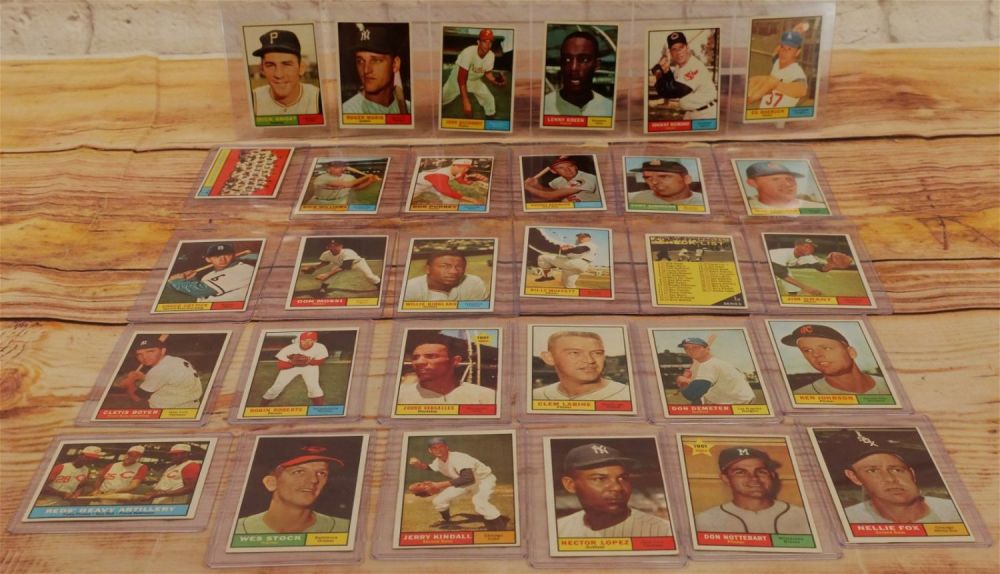 Lot 270: Lot of 30 Topps 1961 Baseball Cards