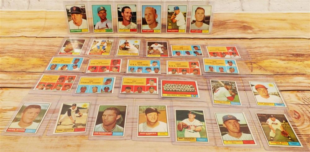 Lot 271: Lot of 30 Topps 1961 Baseball Cards