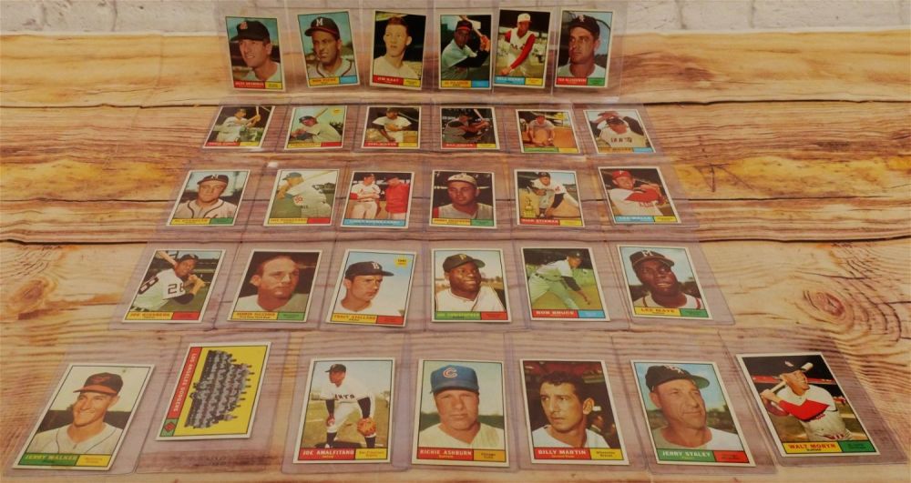 Lot 272: Lot of 31 Topps 1961 Baseball Cards