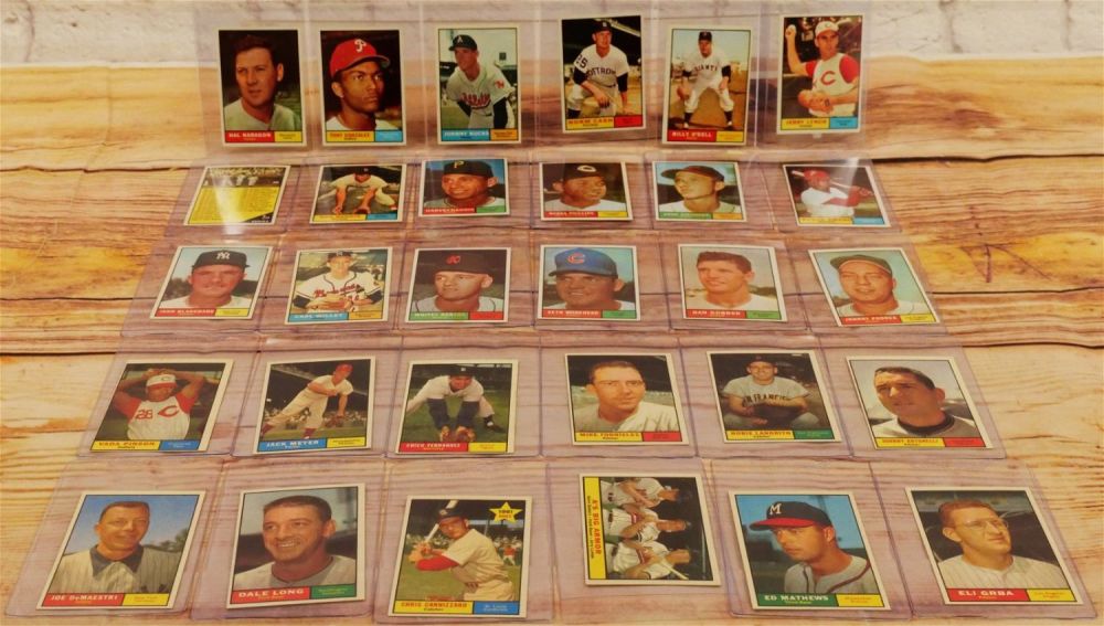 Lot 273: Lot of 30 Topps 1961 Baseball Cards