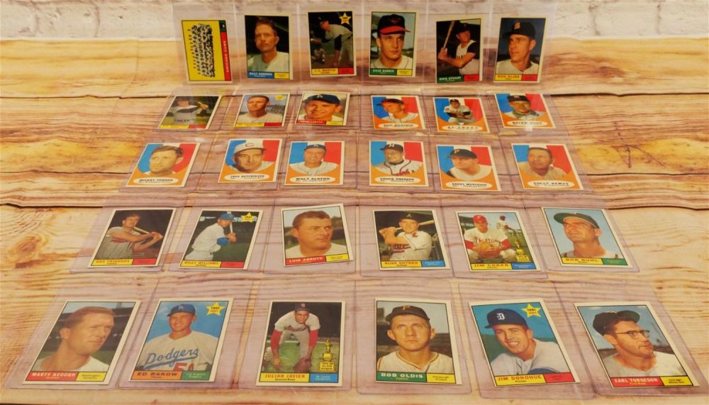 Lot 274: Lot of 30 Topps 1961 Baseball Cards