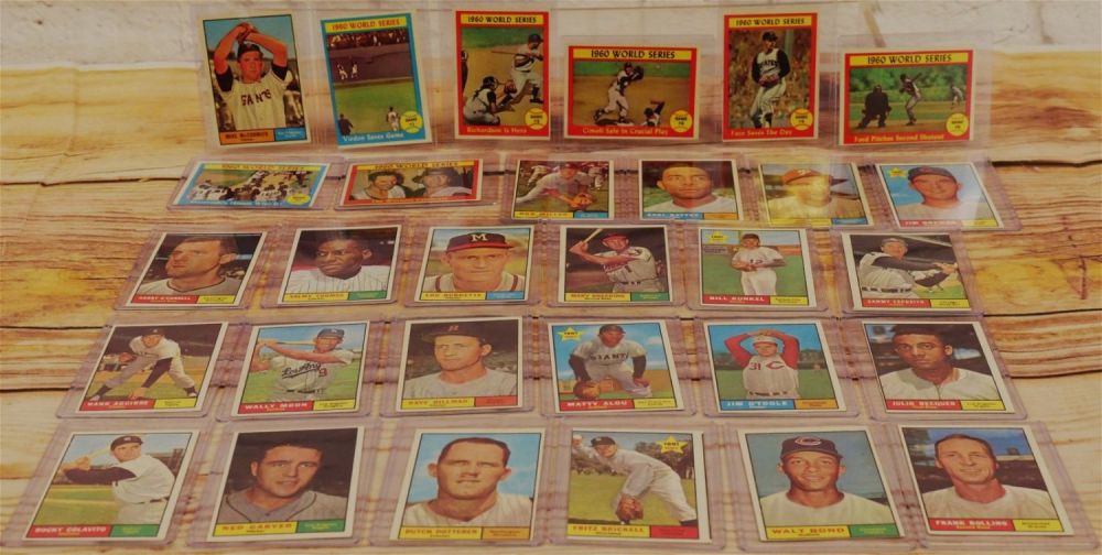 Lot 282: Lot of 30 Topps 1961 Baseball Cards