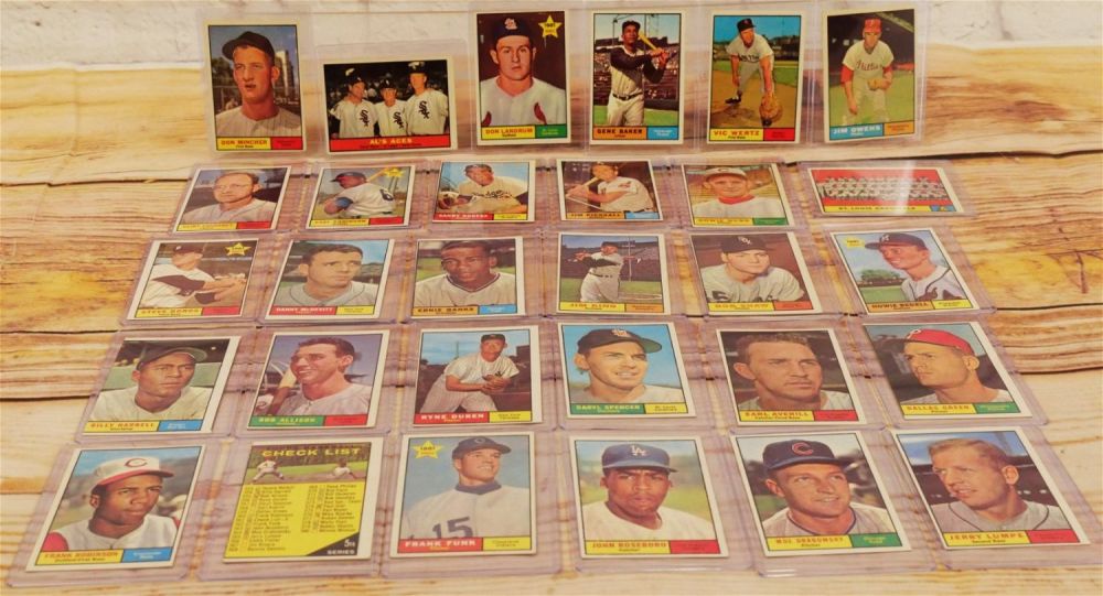 Lot 283: Lot of 30 Topps 1961 Baseball Cards