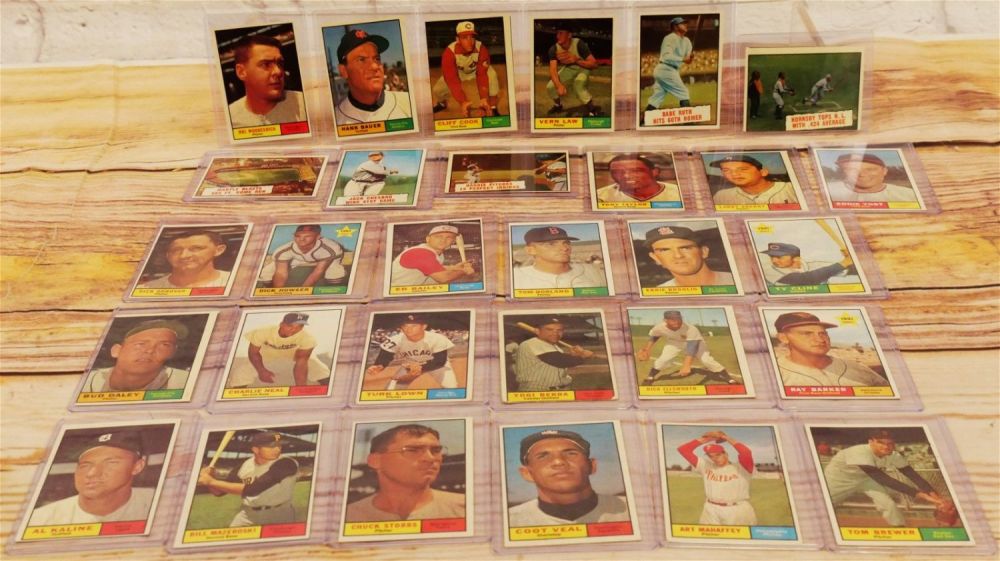 Lot 287: Lot of 30 Topps 1961 Baseball Cards