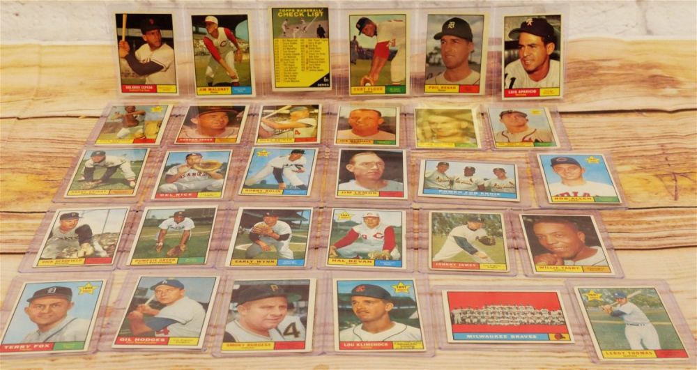 Lot 288: Lot of 30 Topps 1961 Baseball Cards