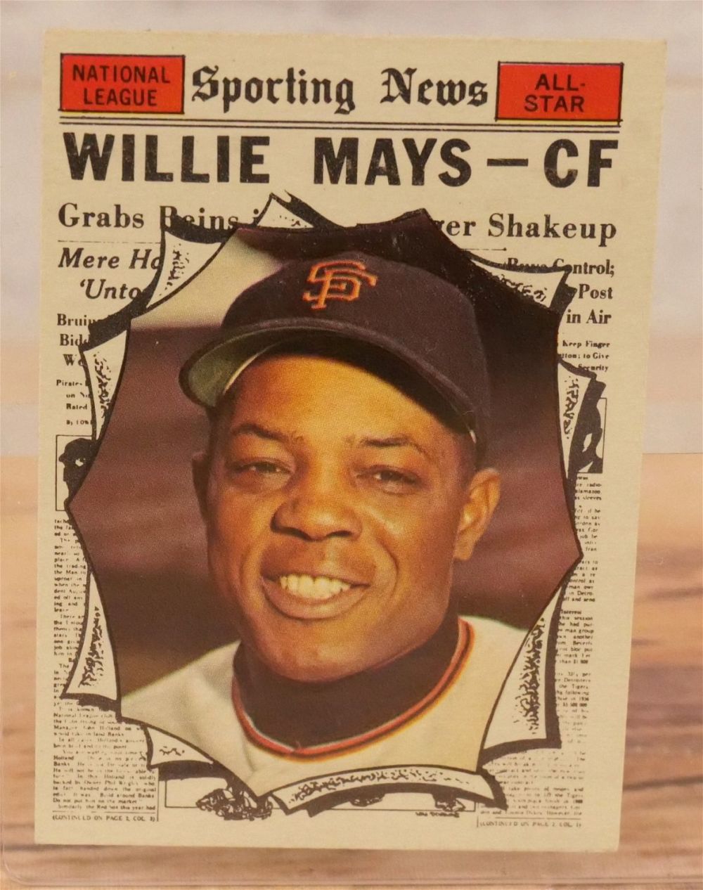 Lot 292: Willie Mays Topps 1961 Sporting News Baseball Card