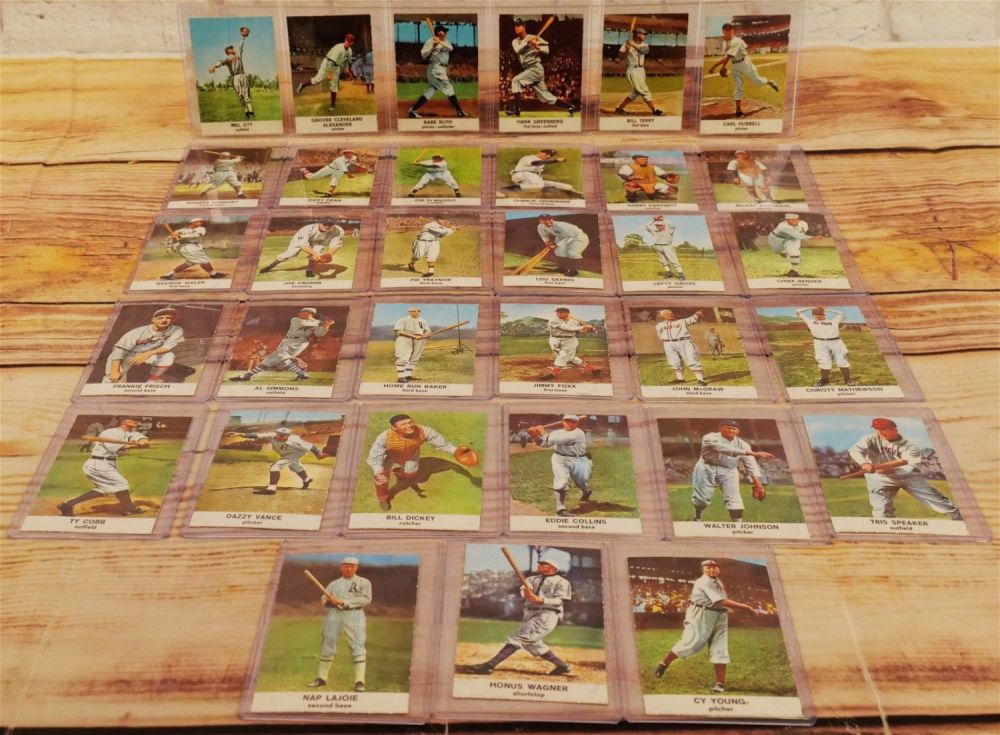 Lot 293: Golden Press 1961 Baseball Card Complete Set