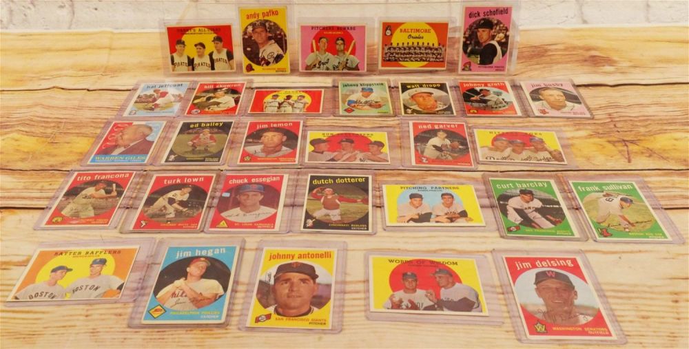 Lot 297: Lot of 30 Topps 1959 Baseball Cards