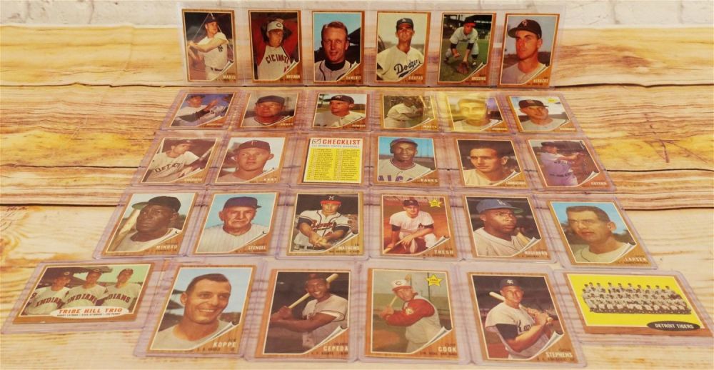 Lot 300: Lot of 30 Topps 1962 Baseball Cards