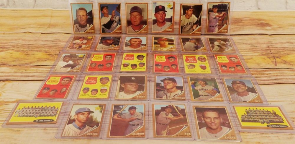 Lot 302: Lot of 30 Topps 1962 Baseball Cards
