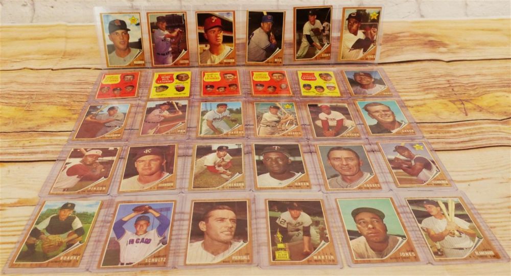 Lot 303: Lot of 30 Topps 1962 Baseball Cards