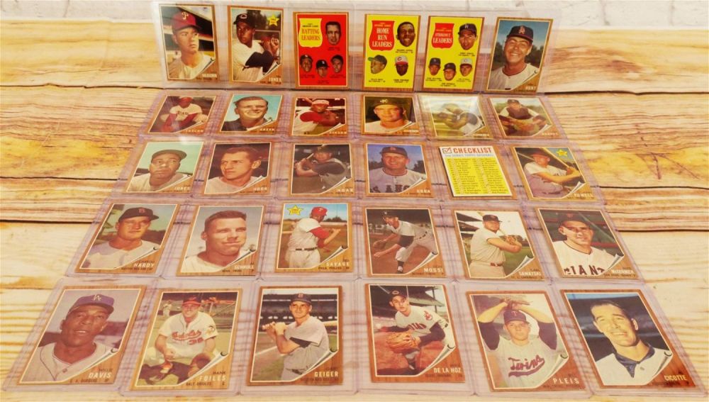 Lot 304: Lot of 30 Topps 1962 Baseball Cards