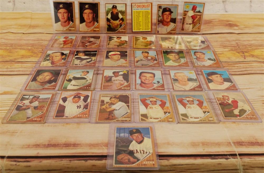 Lot 305: Lot of 31 Topps 1962 Baseball Cards