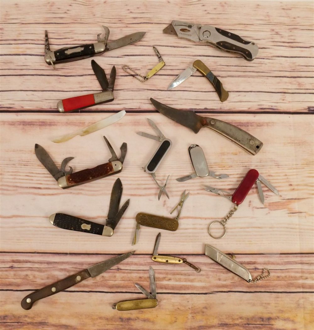 Lot 243: Lot of Vintage Knives and Pocket Knives