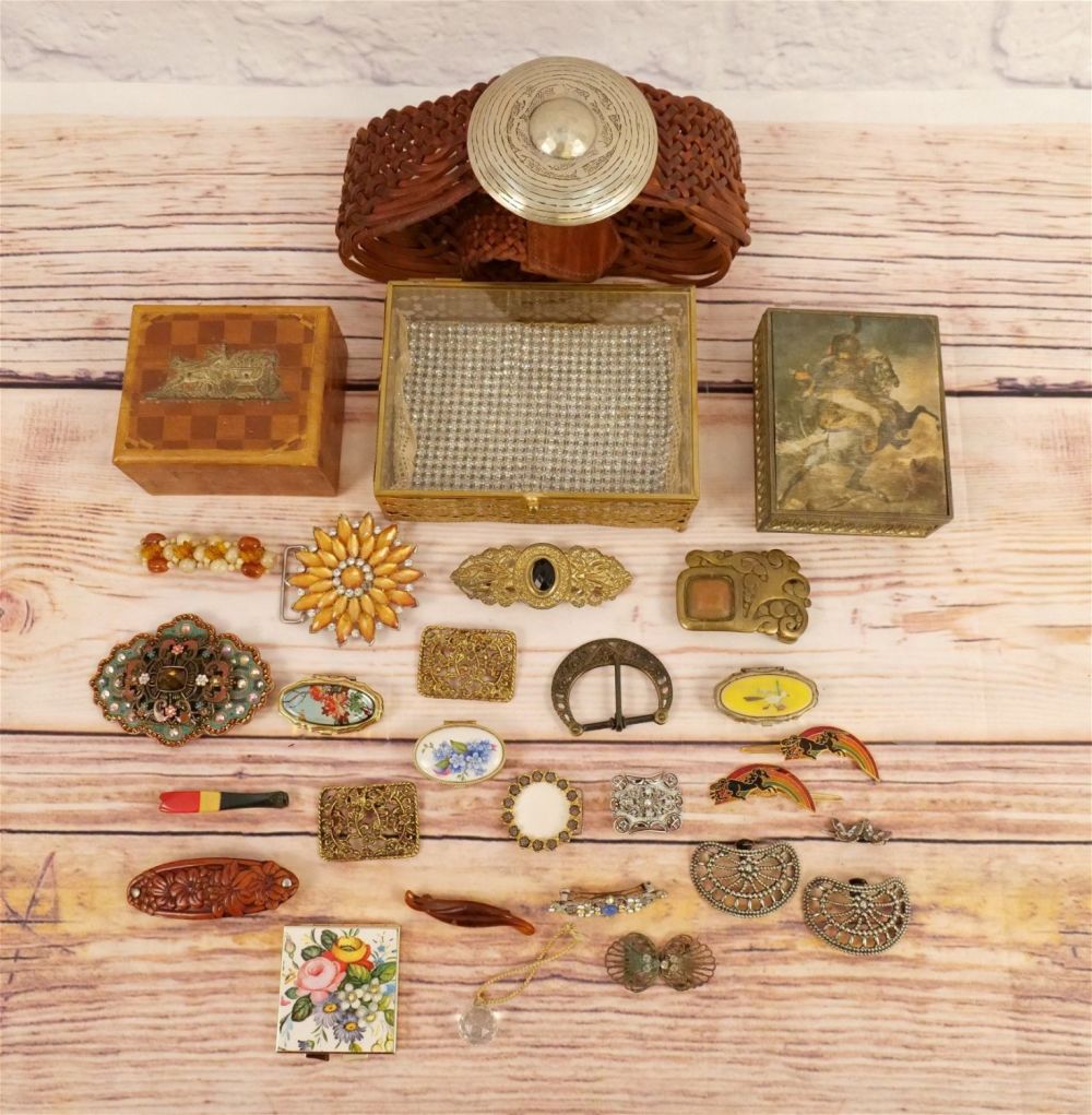 Lot 245: Lot of Ladies Items