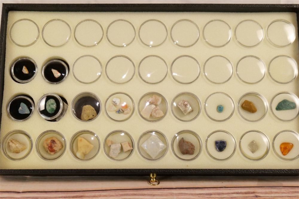 Lot 252: Lot of Loose Gemstone Rough and Polished Specimens