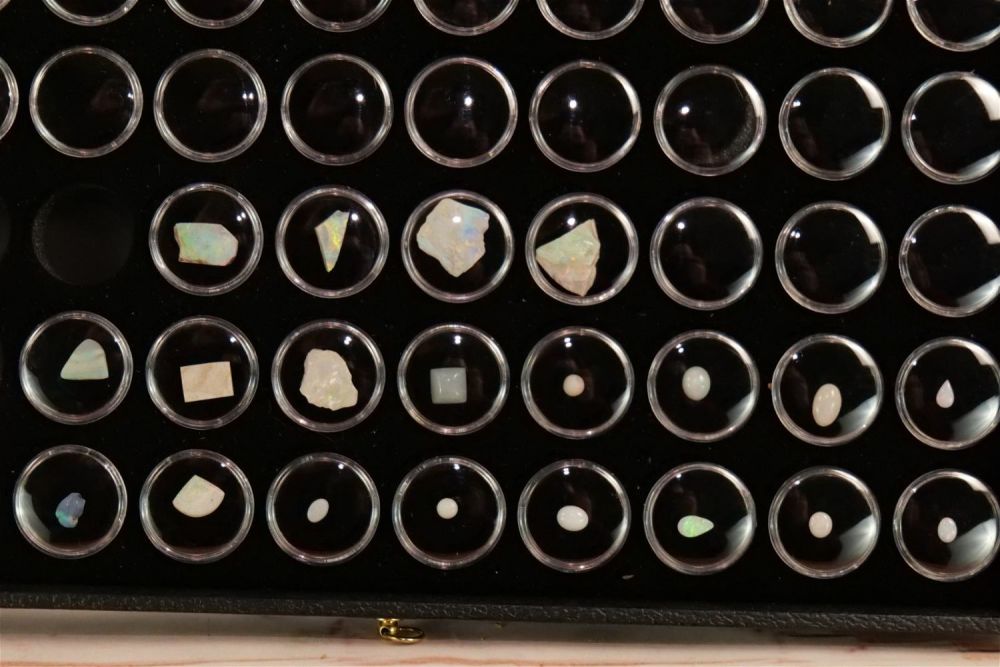Lot 253: Lot of Polished and Natural Opal