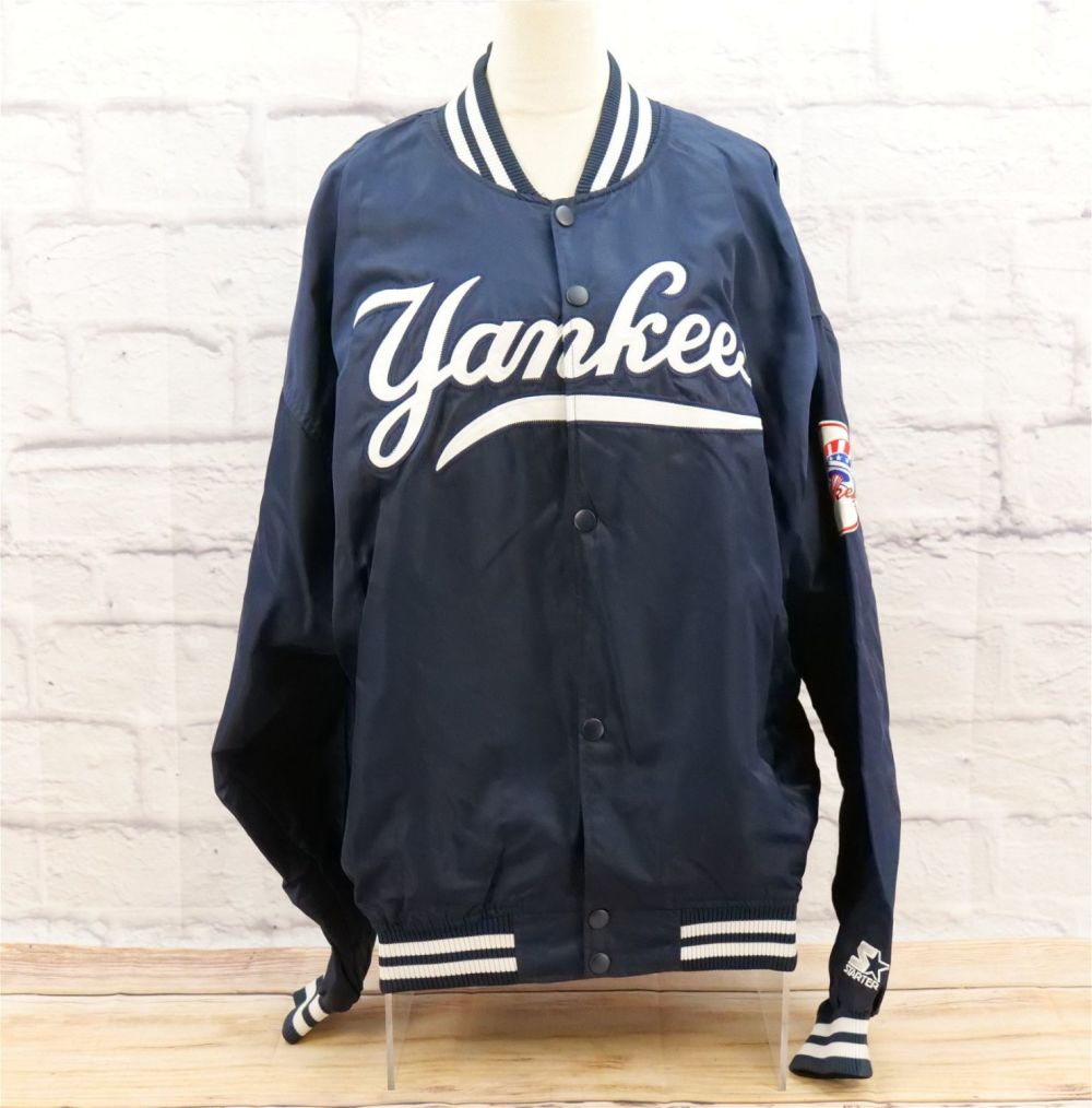 Lot 170: New York Yankees Diamond Collection Snap Button Starter Jacket