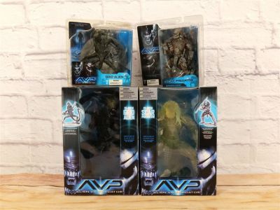 Lot 181 - Lot of 4 Alien vs. Predator (AVP) Action Figures - Bodnar's ...