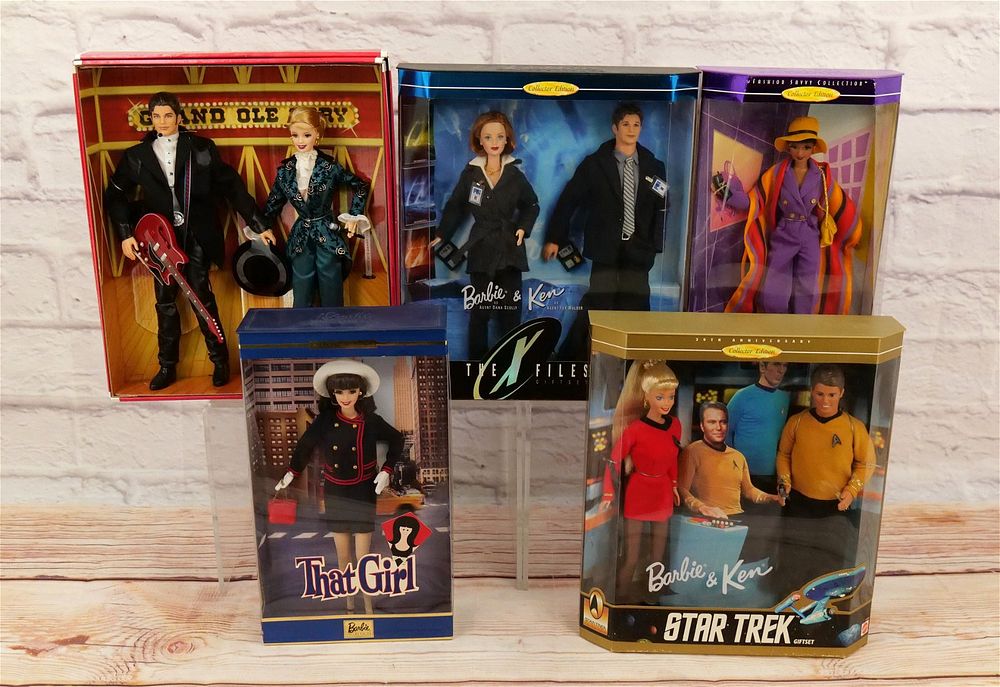 Lot 241: Lot of 5 Barbie Dolls/Giftsets
