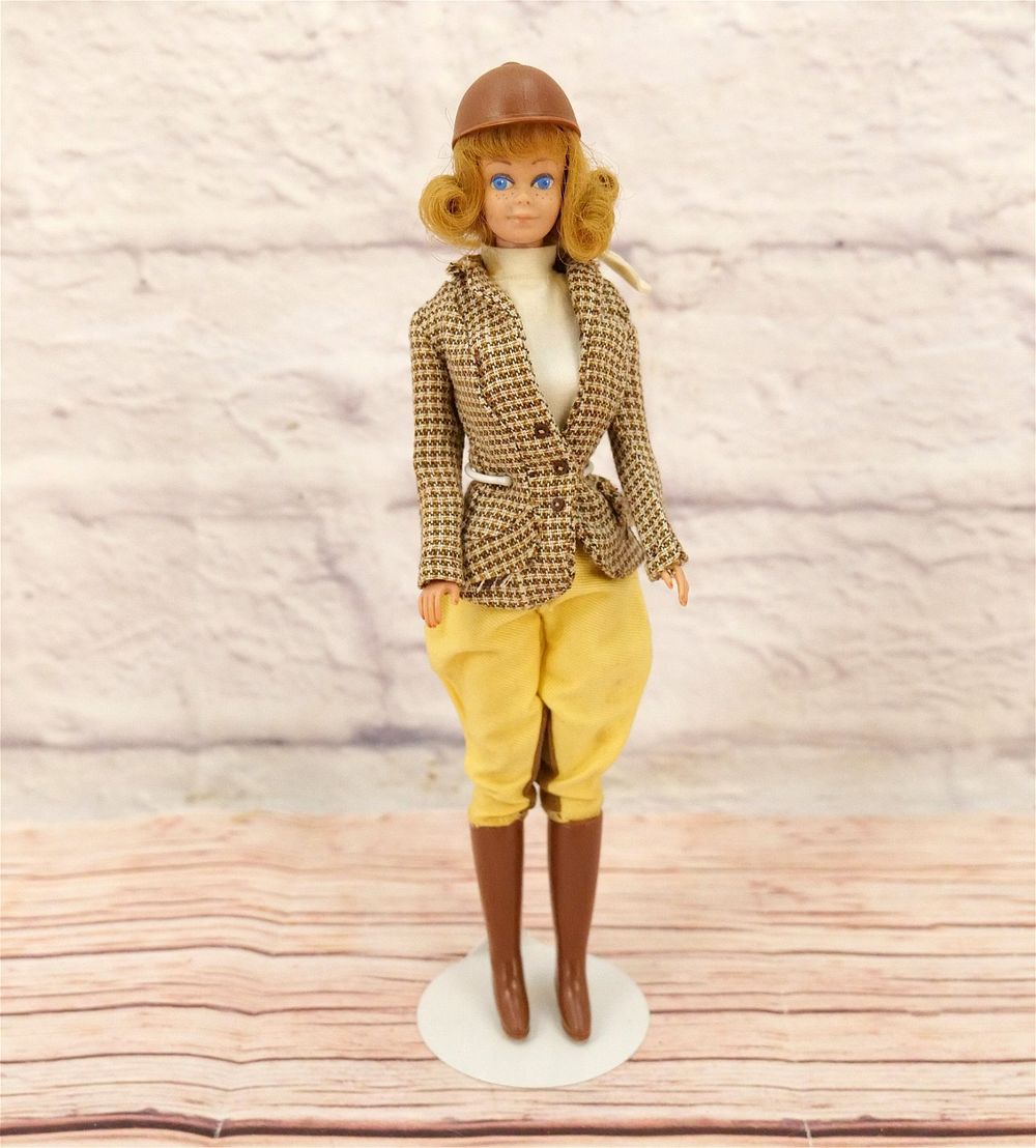 Lot 255: Vintage 1968 Midge Doll