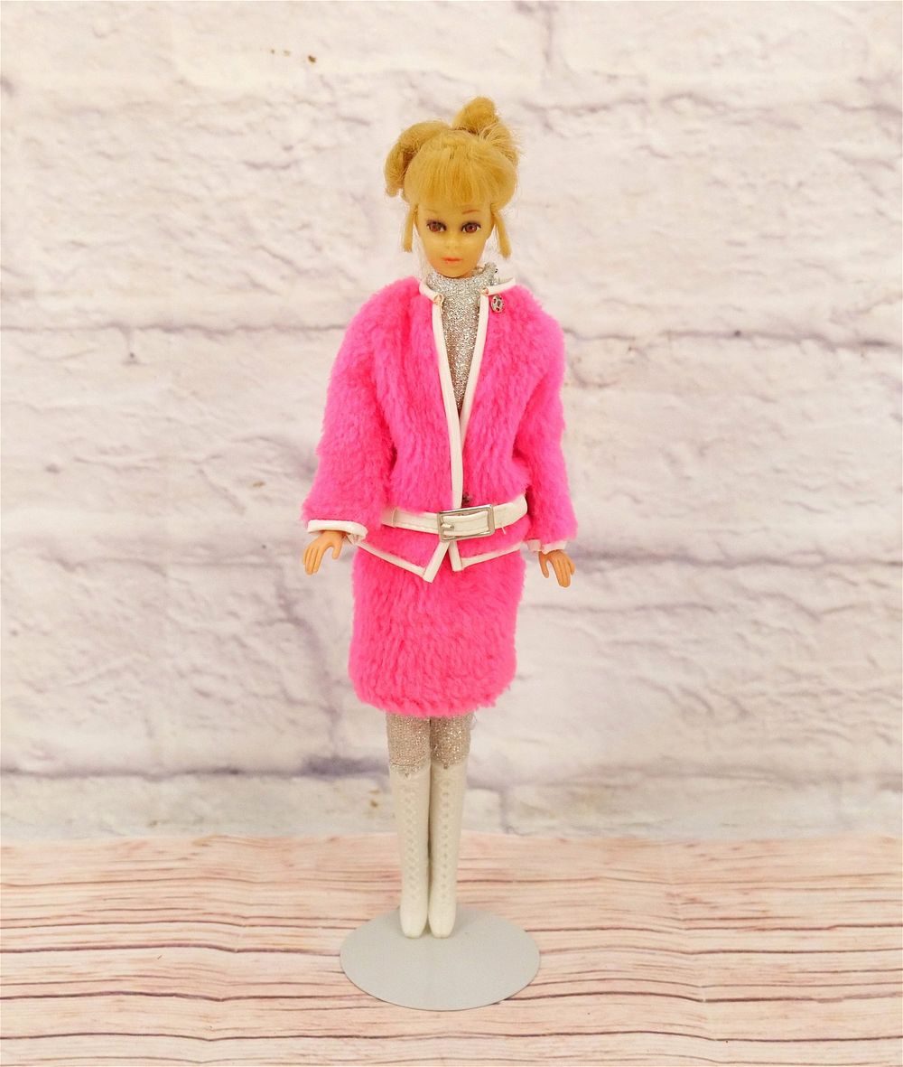 Lot 256: Vintage 1967 Growin' Pretty Hair Francie Doll