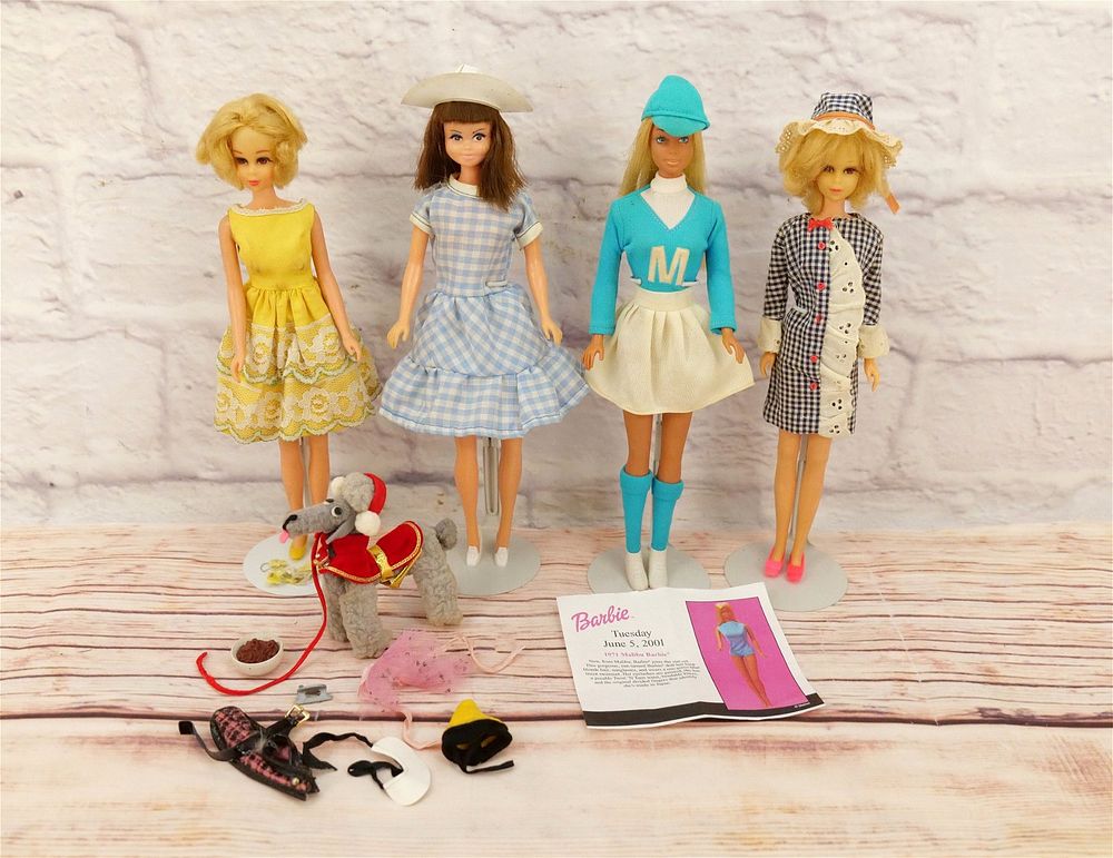 Lot 258: Lot of Vintage Dolls and Accessories