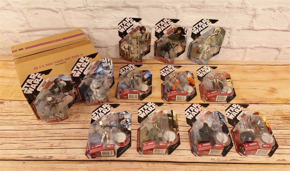 Lot 204: Lot of 12 Star Wars 30th Anniversary Figures