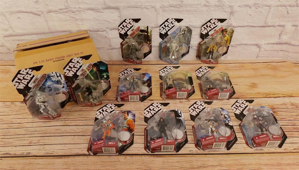 Lot 207: Lot of 12 Star Wars 30th Anniversary Figures