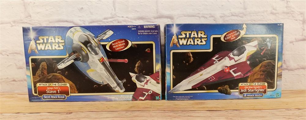Lot 230: Lot of 2 Star Wars Attack of the Clones Vehicles
