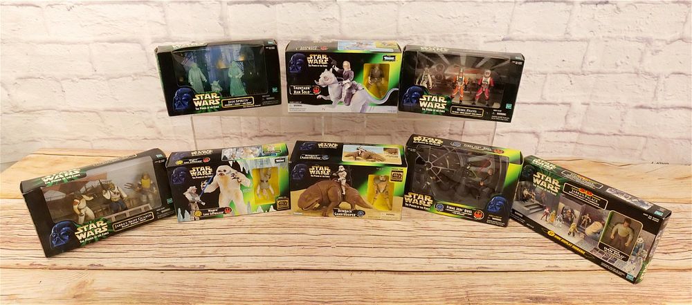Lot 232: Lot of 8 Star Wars Power of the Force Figure Sets
