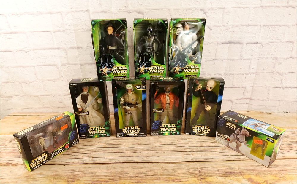 Lot 251: Lot of Mixed Star Wars Figures