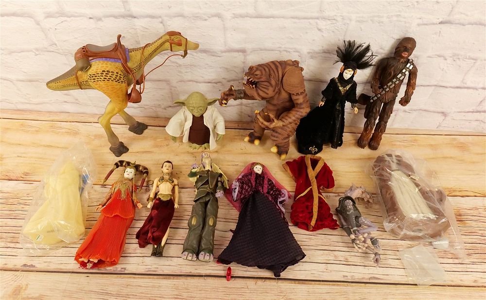 Lot 281: Lot of Star Wars Loose Figures