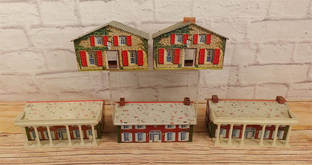Lot 176: Lot of 5 Marx Tin Litho Houses