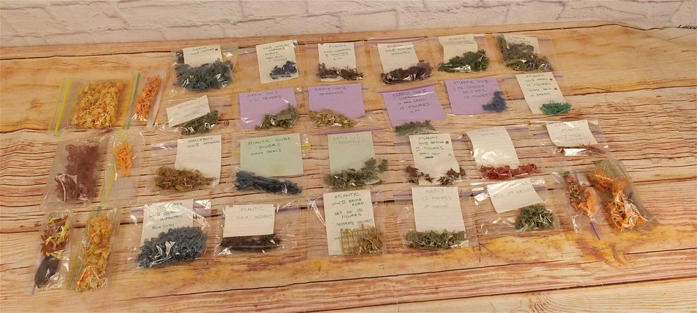 Lot 233: Lot of Plastic Military 1:72 Scale Figures