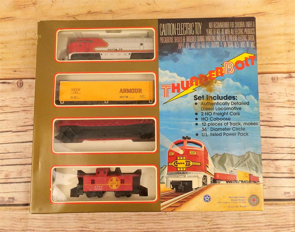 Lot 283: Thunderbolt HO Scale Train Set