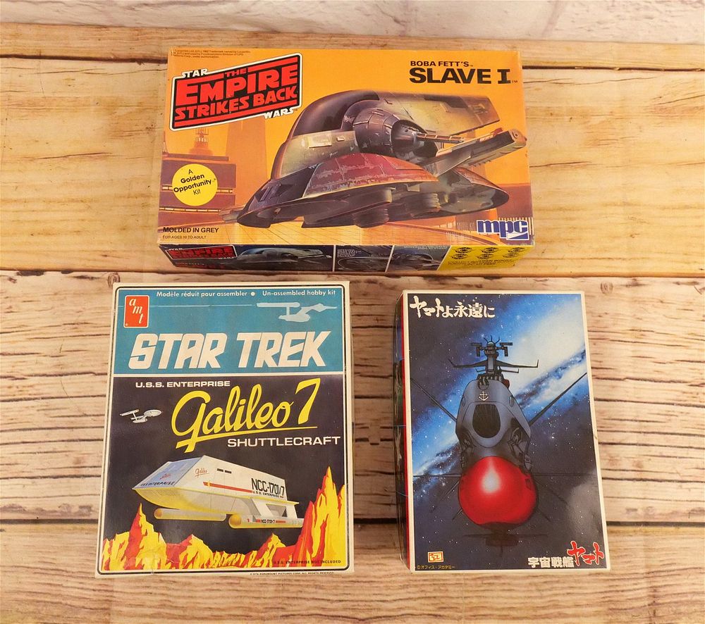 Lot 293: Lot of 3 Model Kits