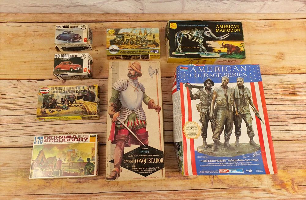 Lot 295: Mixed Lot of Model Kits