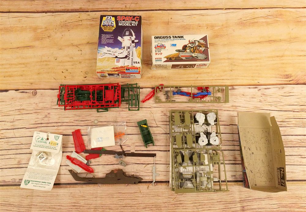 Lot 296: Lot of Mixed Model Kits and Parts