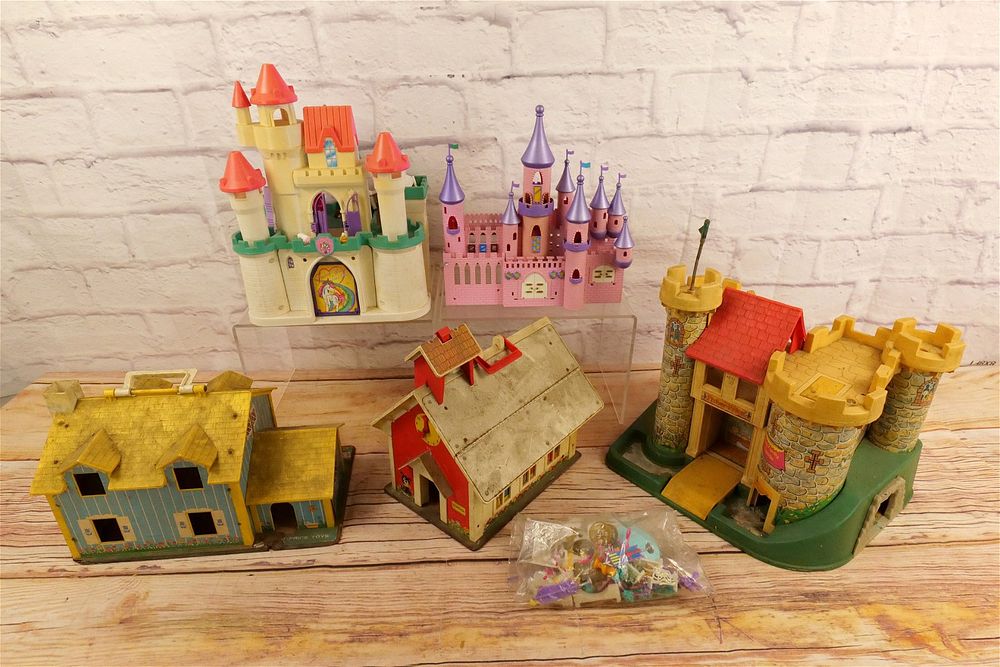 Lot 313: Lot of Fisher Price Playsets