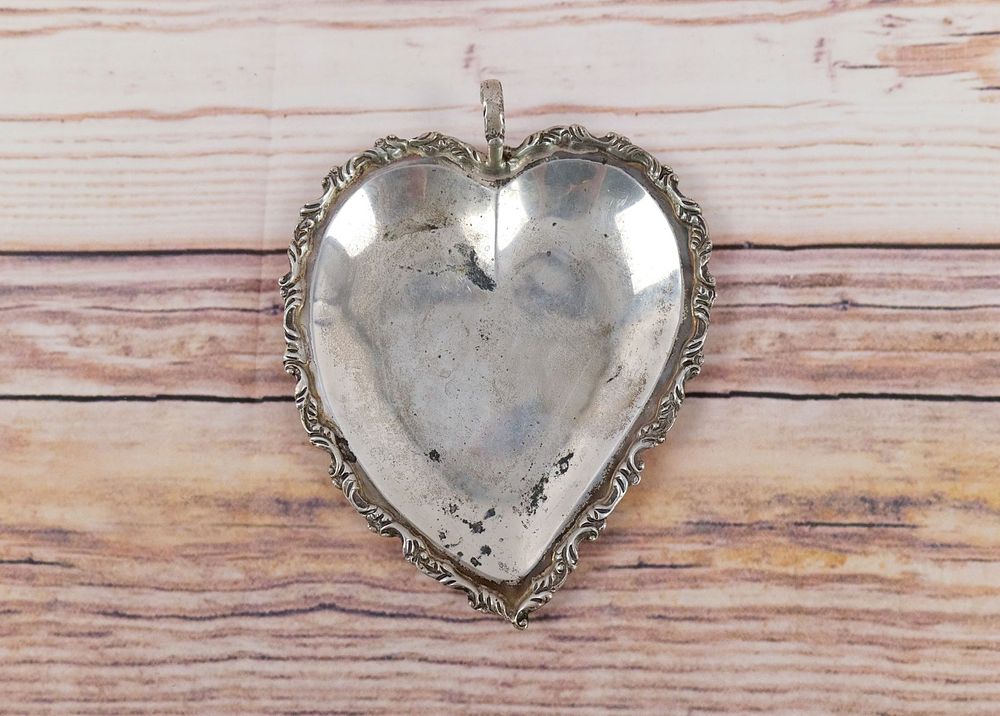 Lot 197: Mexican Sterling Silver Heart Dish/Nappy