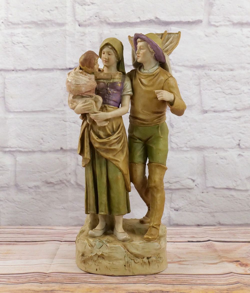 Lot 243: Royal Dux Figurine