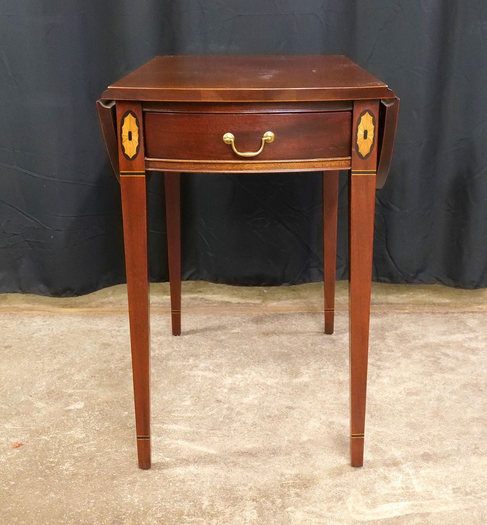 Lot 246: Hickory Chair Company Mahogany Pembrooke Table
