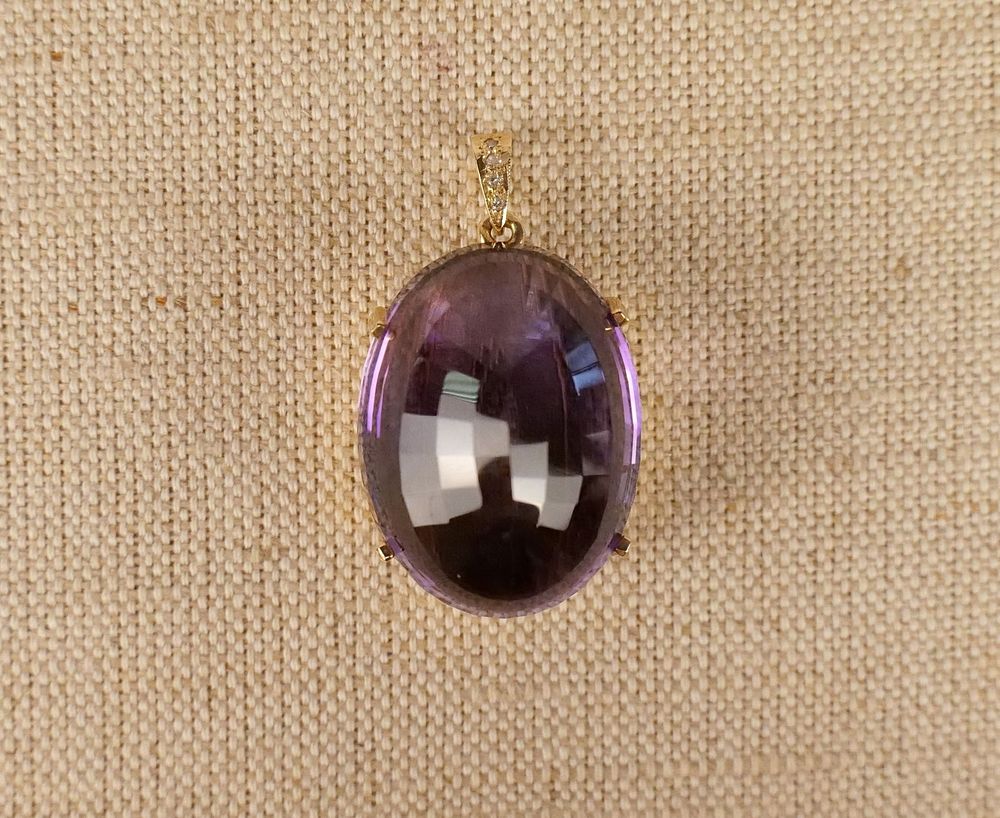 Lot 208: 14K Yellow Gold Pendant with Large Amethyst
